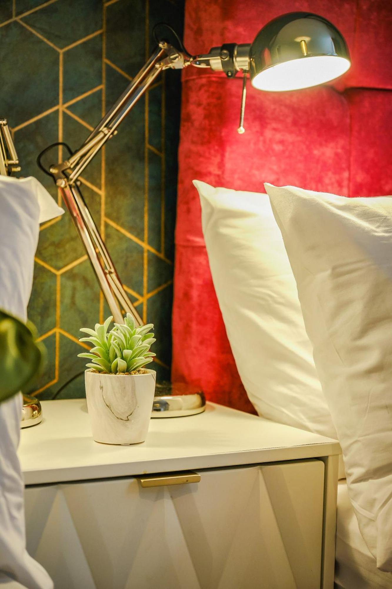 Free Parking New Gem With Garden Apartment Бристол Екстериор снимка