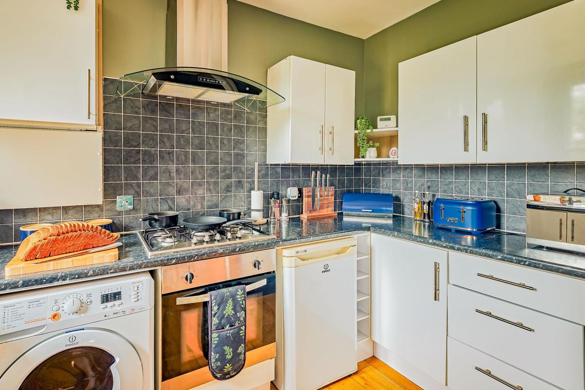 Free Parking New Gem With Garden Apartment Бристол Екстериор снимка